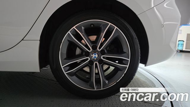 BMW 1-Series 2021 — photo 7