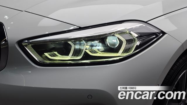 BMW 1-Series 2021 — photo 8