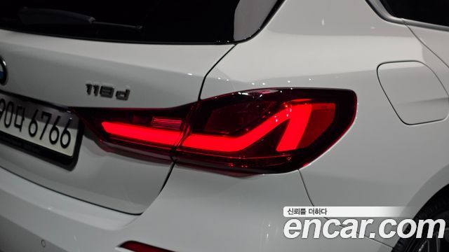 BMW 1-Series 2021 — photo 9