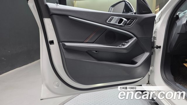 BMW 1-Series 2021 — photo 14