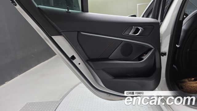 BMW 1-Series 2021 — photo 15