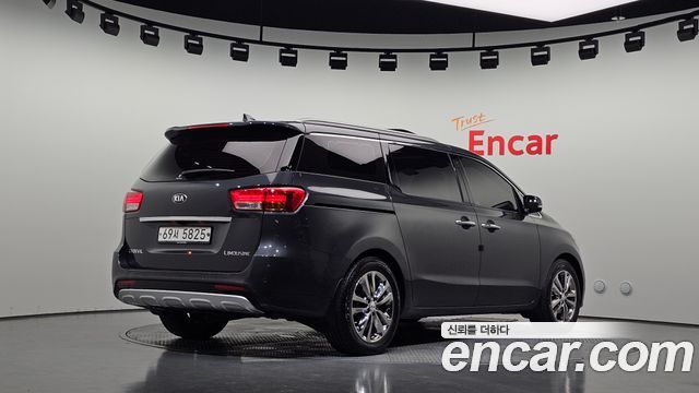 Kia Canival 2017 — photo 2