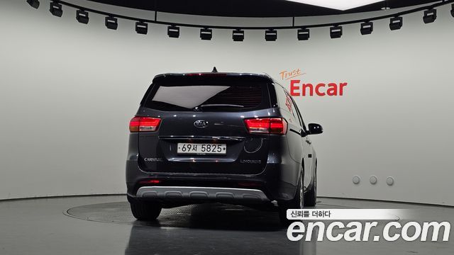 Kia Canival 2017 — photo 4