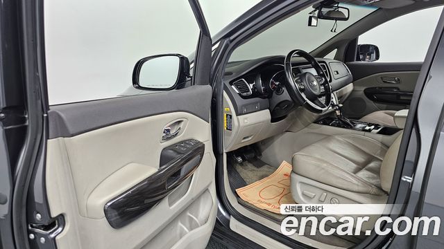 Kia Canival 2017 — photo 13