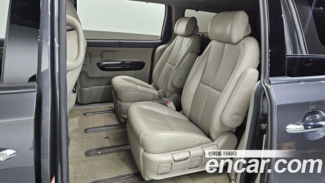 Kia Canival 2017 — photo 17
