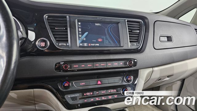 Kia Canival 2017 — photo 18