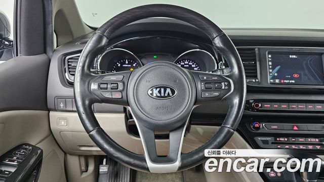 Kia Canival 2017 — photo 19