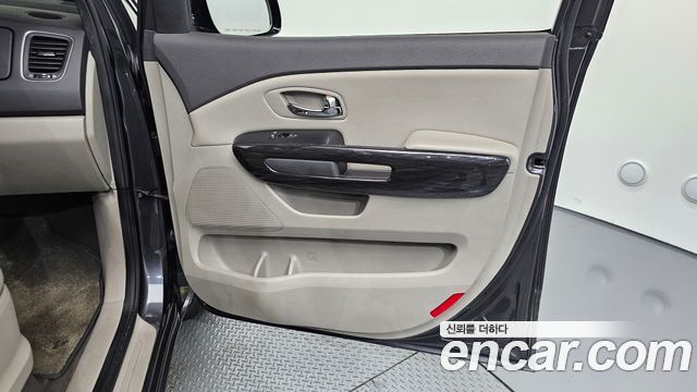 Kia Canival 2017 — photo 15