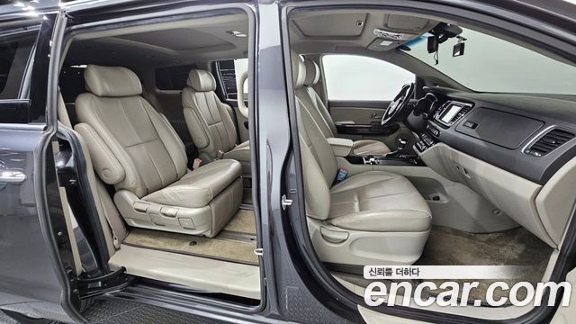 Kia Canival 2017 — photo 16
