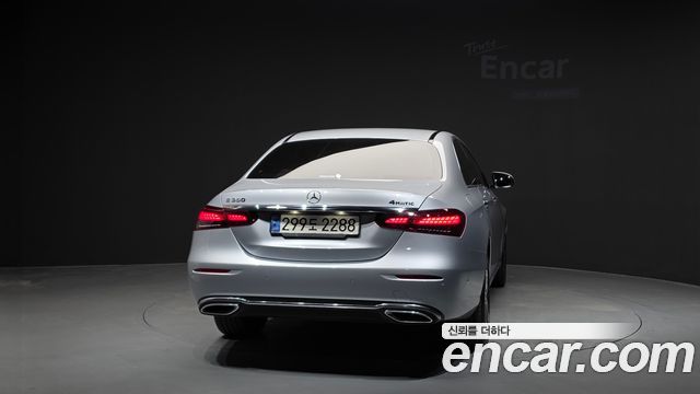 Mercedes-Benz E-Class 2022 — photo 4