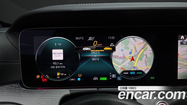 Mercedes-Benz E-Class 2022 — photo 11