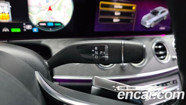 Mercedes-Benz E-Class 2022 — photo 12