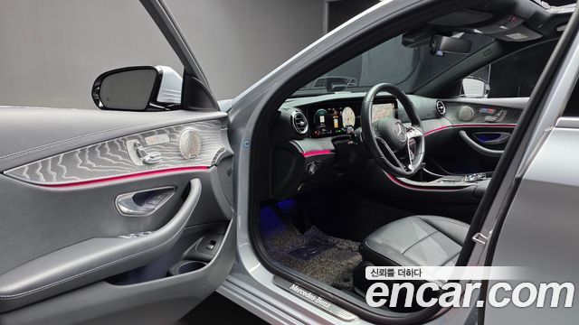 Mercedes-Benz E-Class 2022 — photo 13