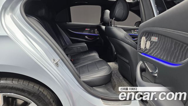 Mercedes-Benz E-Class 2022 — photo 17