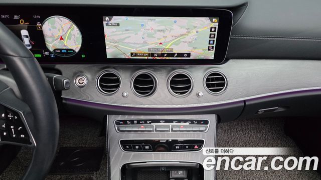 Mercedes-Benz E-Class 2022 — photo 19