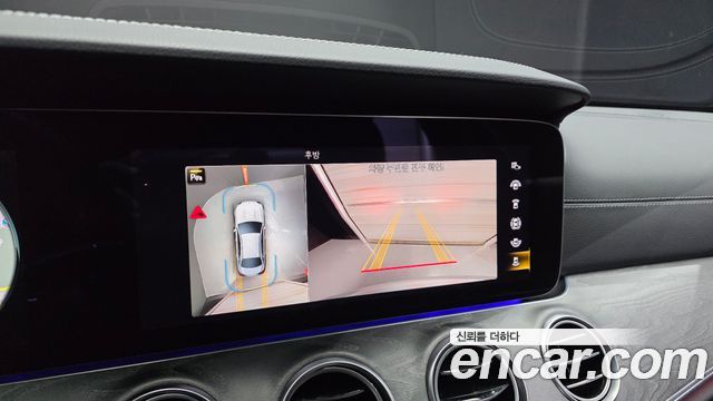 Mercedes-Benz E-Class 2022 — photo 21