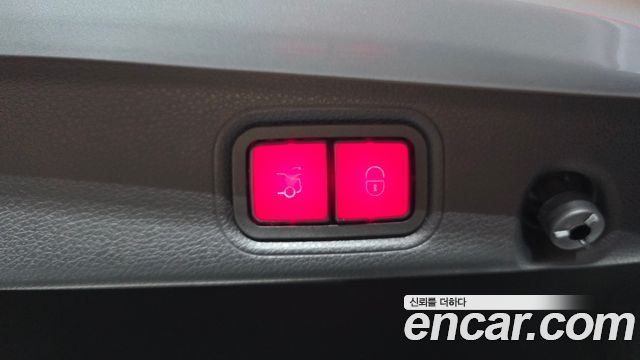 Mercedes-Benz E-Class 2022 — photo 22