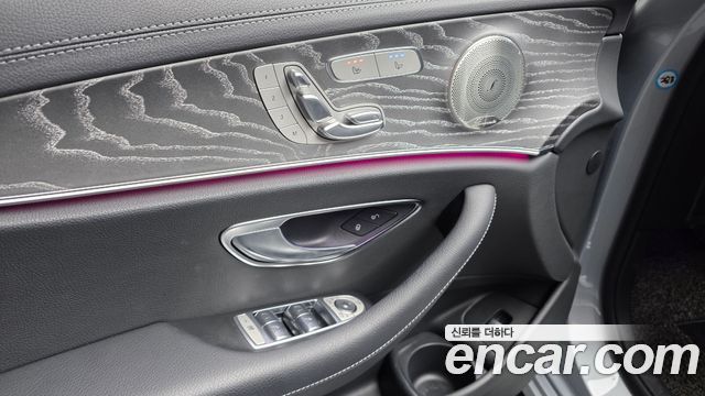 Mercedes-Benz E-Class 2022 — photo 24