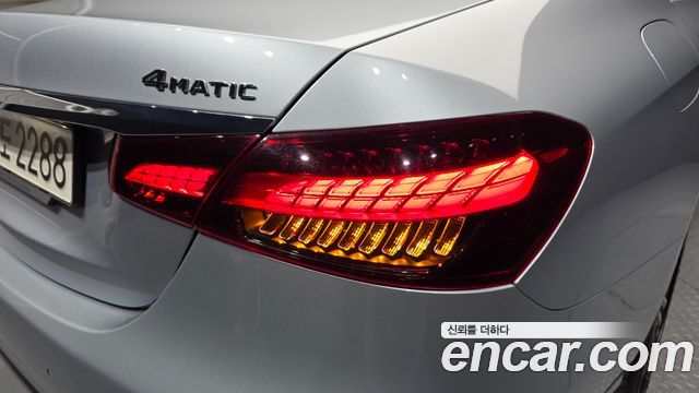 Mercedes-Benz E-Class 2022 — photo 9
