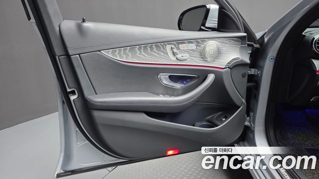 Mercedes-Benz E-Class 2022 — photo 14