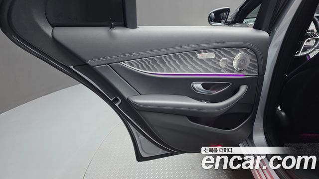 Mercedes-Benz E-Class 2022 — photo 15