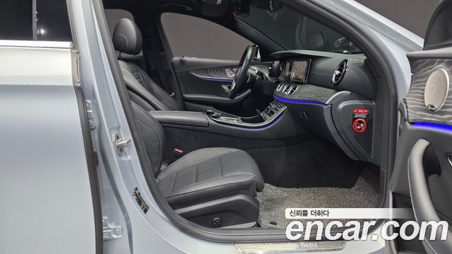 Mercedes-Benz E-Class 2022 — photo 16