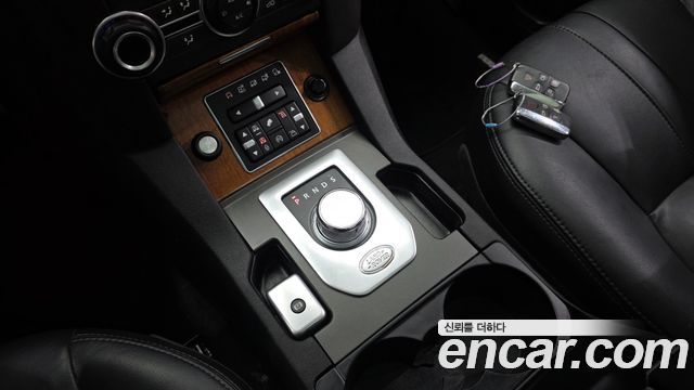 Land Rover Discovery 2016 — photo 9