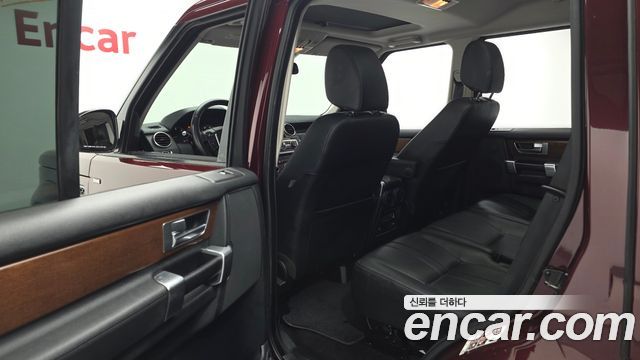 Land Rover Discovery 2016 — photo 11