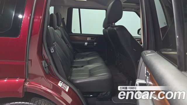 Land Rover Discovery 2016 — photo 12