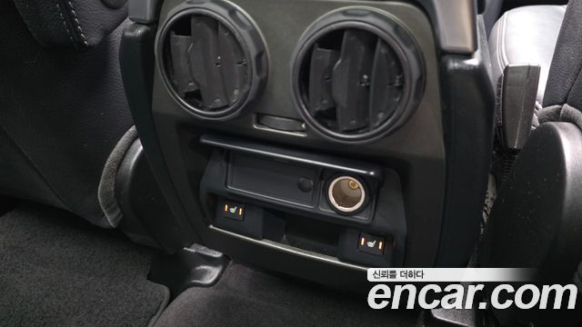 Land Rover Discovery 2016 — photo 18