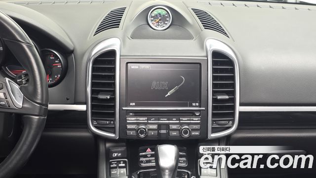 Porsche Cayenne 2013 — photo 14