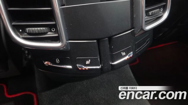 Porsche Cayenne 2013 — photo 16