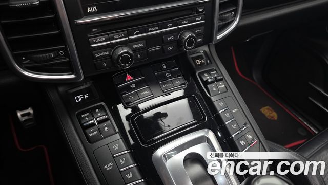 Porsche Cayenne 2013 — photo 17