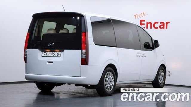 Hyundai Staria 2022 — photo 2