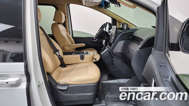 Hyundai Staria 2022 — photo 16