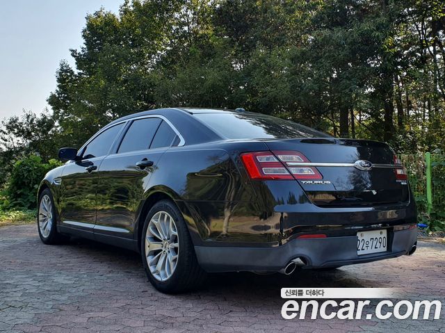 Ford Taurus 2015 — photo 2