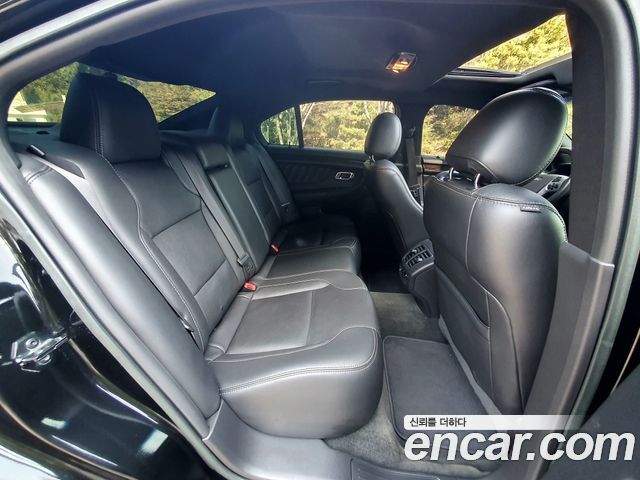 Ford Taurus 2015 — photo 9