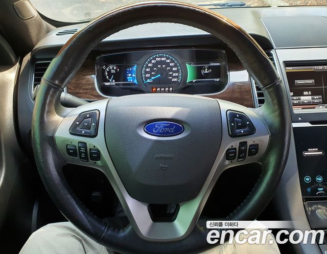Ford Taurus 2015 — photo 11