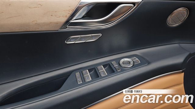 Genesis GV80 2023 — photo 17