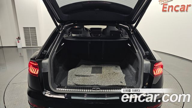 Audi Q8 2021 — photo 26