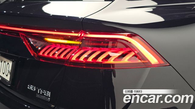 Audi Q8 2021 — photo 9