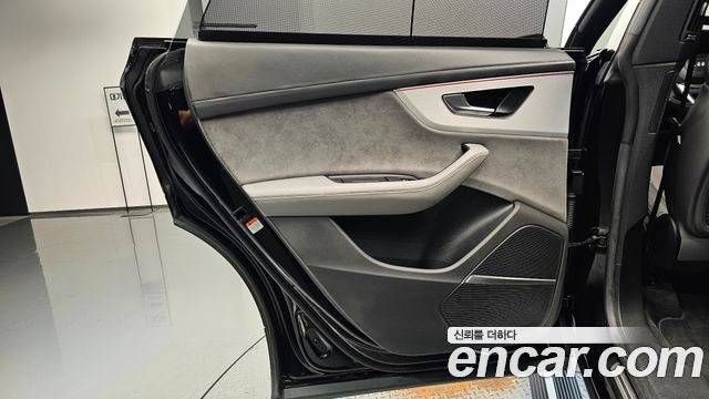 Audi Q8 2021 — photo 15