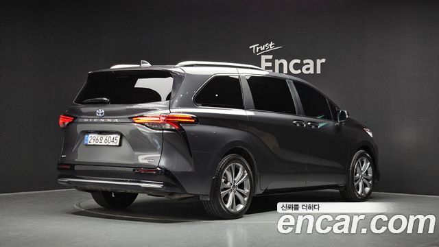 Toyota Sienna 2025 — photo 2