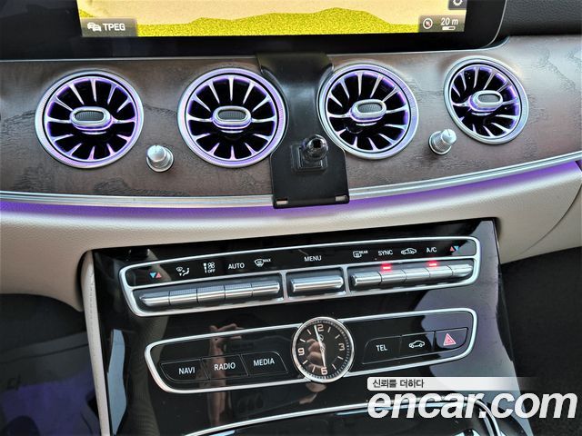 Mercedes-Benz E-Class 2018 — photo 13