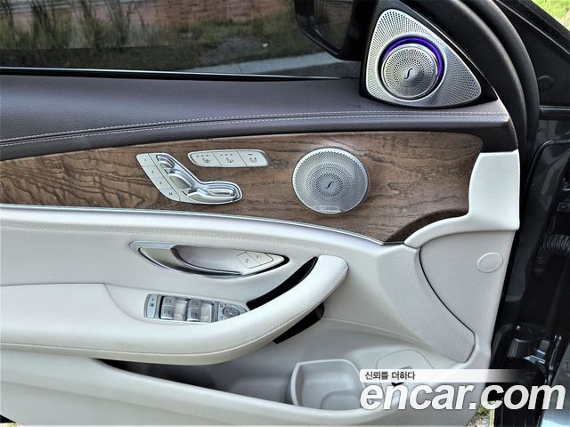 Mercedes-Benz E-Class 2018 — photo 15