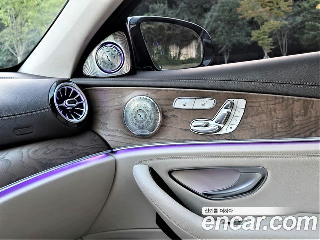 Mercedes-Benz E-Class 2018 — photo 16