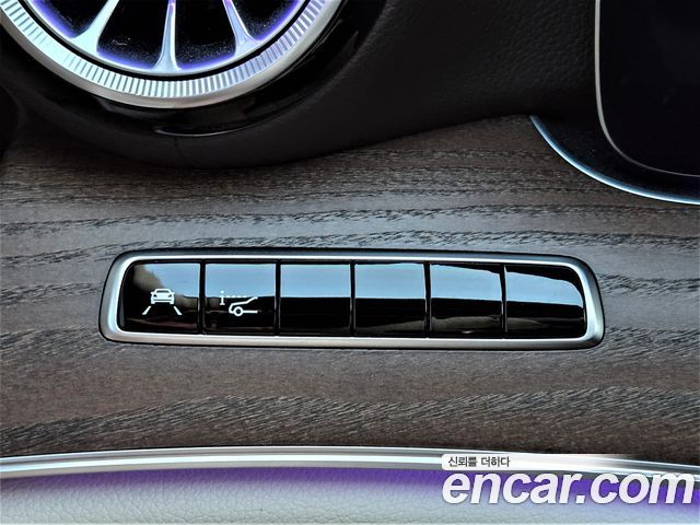 Mercedes-Benz E-Class 2018 — photo 17