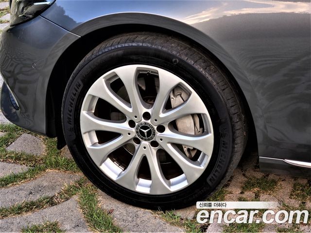 Mercedes-Benz E-Class 2018 — photo 20