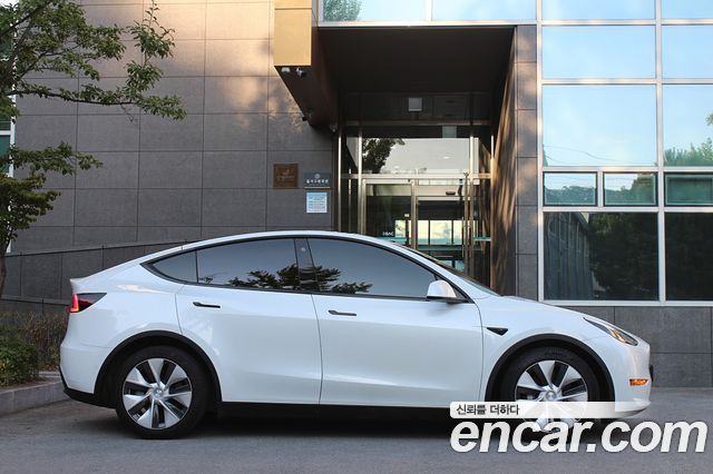Tesla Model Y 2021 — photo 3