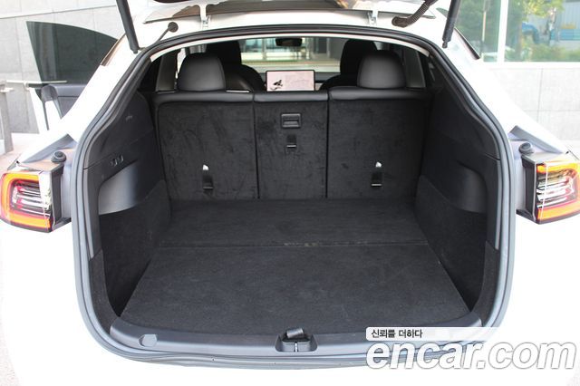 Tesla Model Y 2021 — photo 17